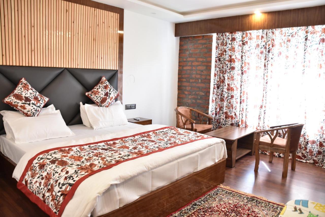 Hotel Lidder Palace Pahalgām Extérieur photo