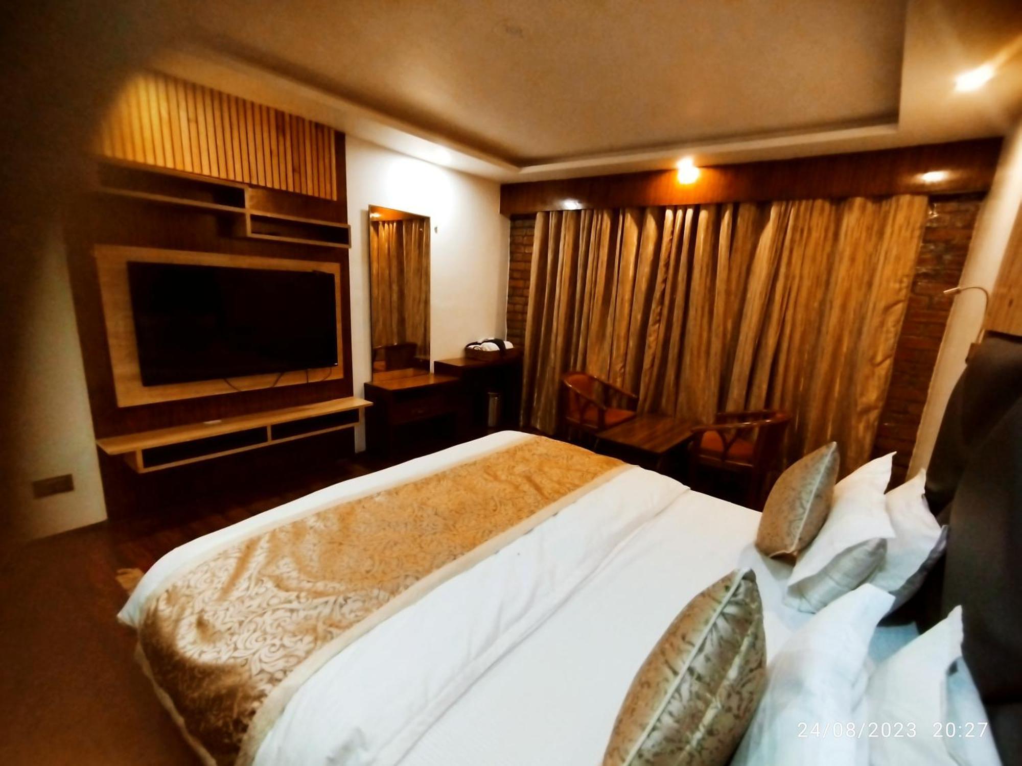 Hotel Lidder Palace Pahalgām Extérieur photo