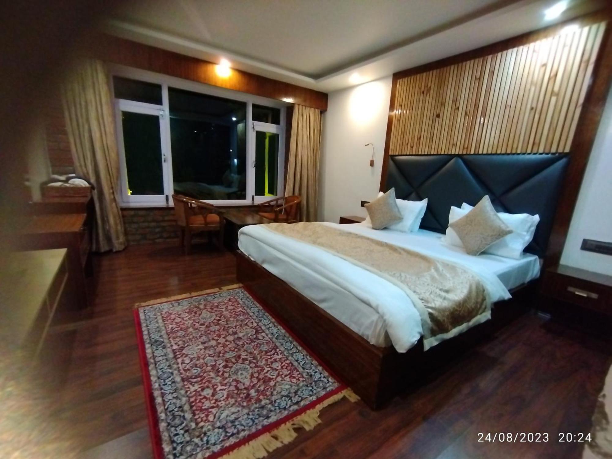 Hotel Lidder Palace Pahalgām Extérieur photo
