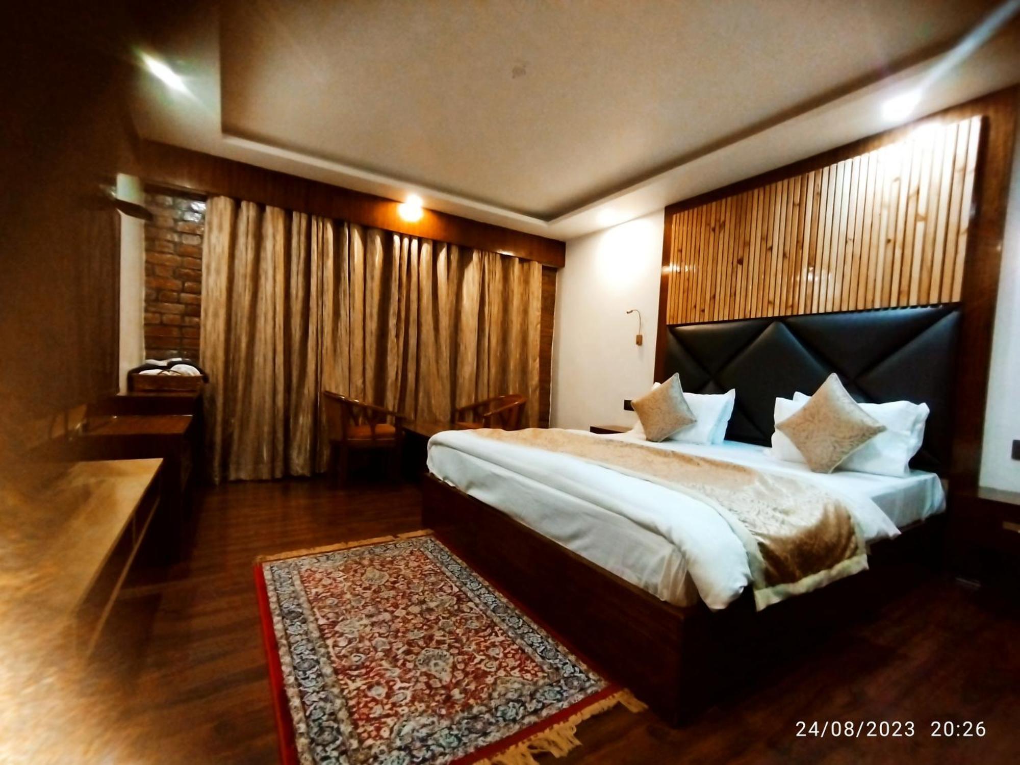 Hotel Lidder Palace Pahalgām Extérieur photo