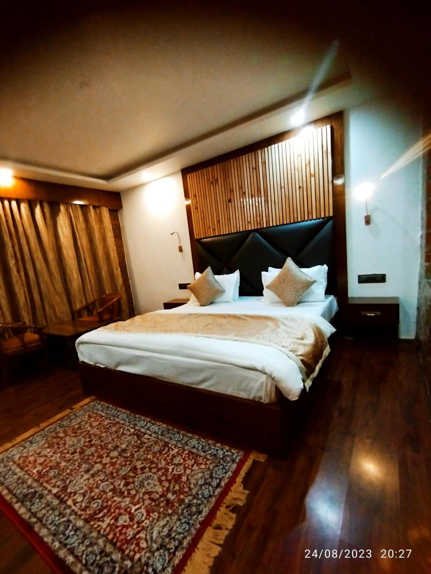 Hotel Lidder Palace Pahalgām Extérieur photo