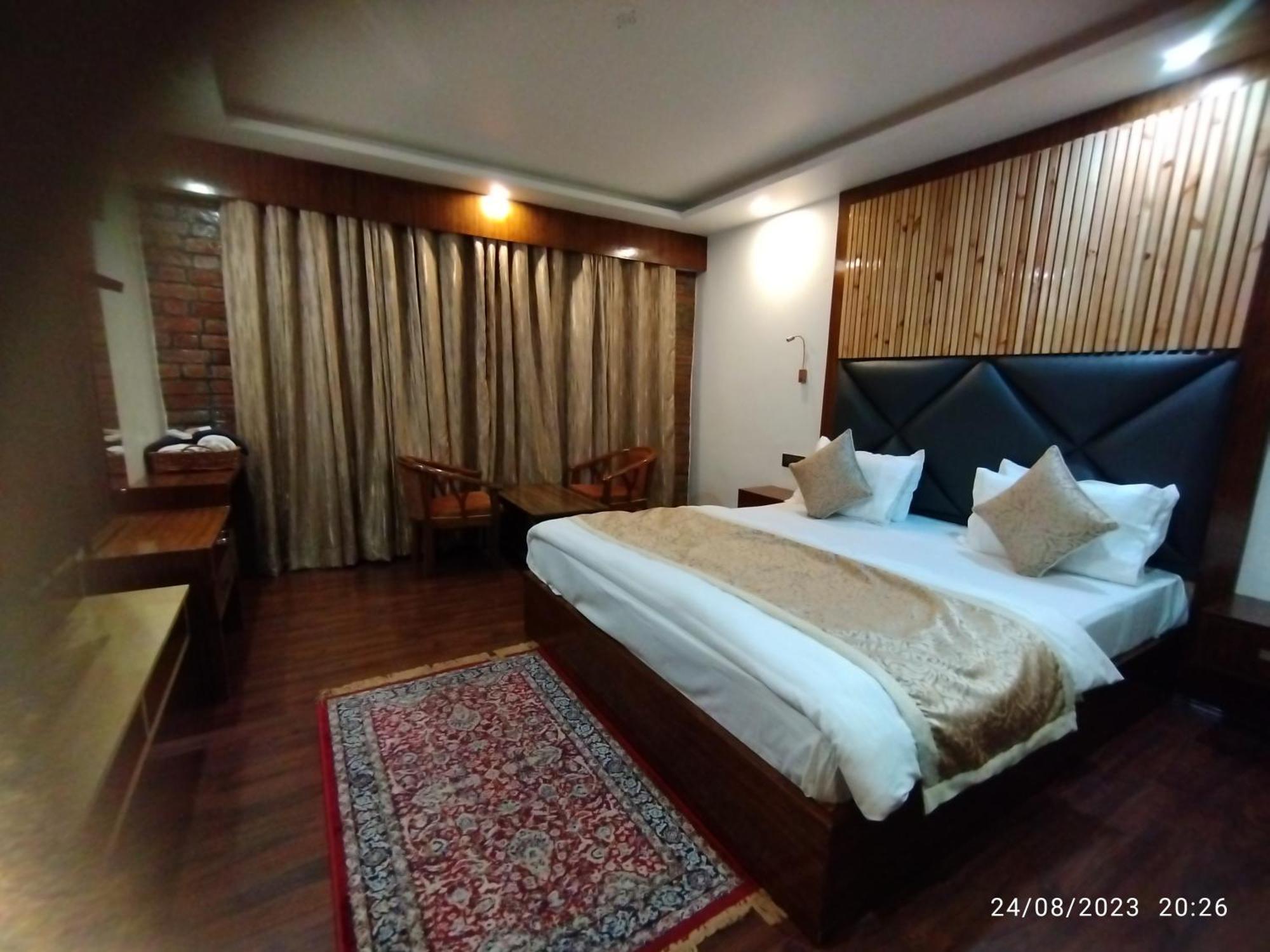 Hotel Lidder Palace Pahalgām Extérieur photo